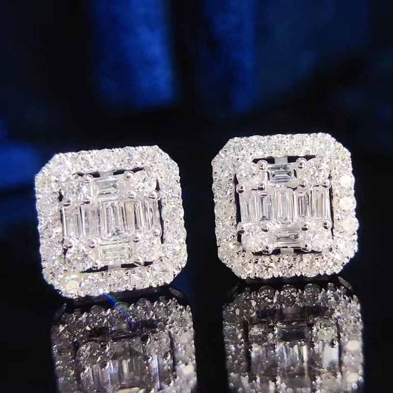 14k Gold 0.5 Ct Natural H Diamond Earrings: Ref:231067120 // gold content:14k gold // main gemstone:diamond // shape:multiple // carat weight:0. 5ct // clarity grade:vs-si // color:h // treatment:natural // Condition: New Low Estimate: 1700.00 