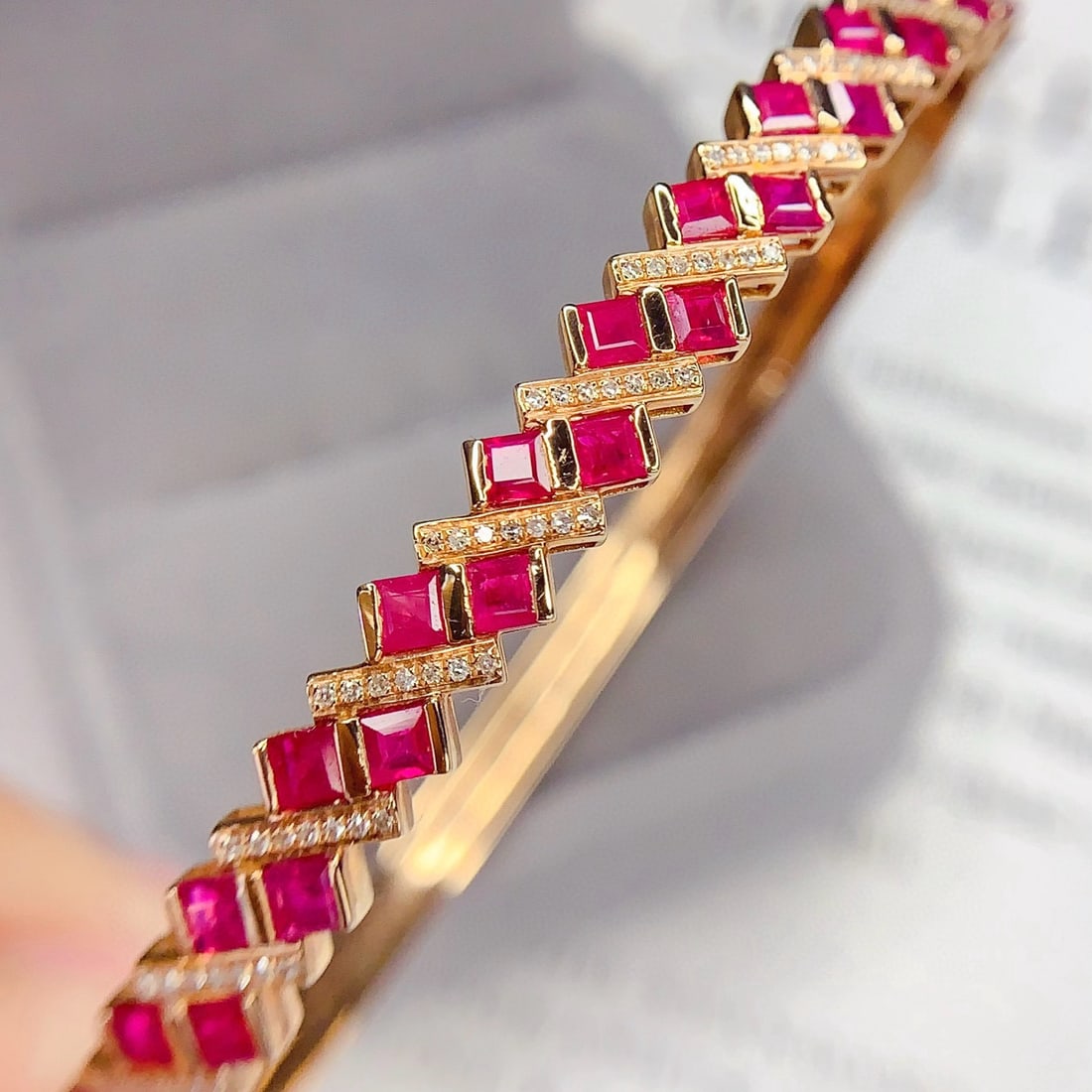 14k Gold 3.82 Ct Natural Ruby & Diamond Bangle: Ref:231067142 // gold content:14k gold // main gemstone:ruby // shape:square // carat weight:3. 82ct // color:red // treatment:natural // // adjacent gemstone 2 : diamond // number of stones:98 //