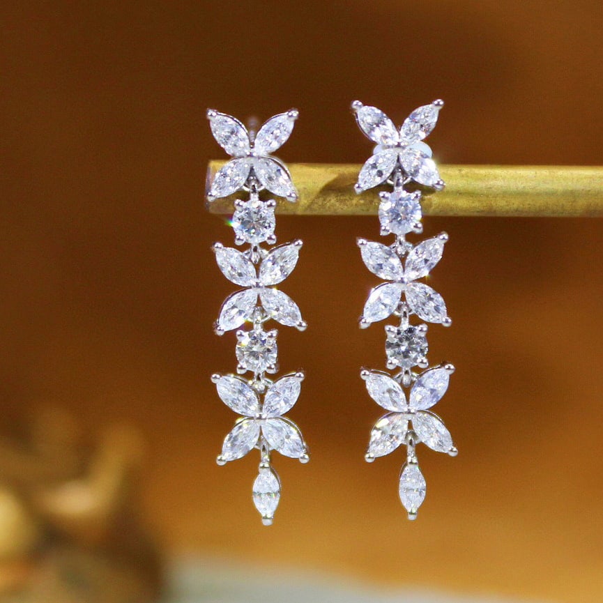 14k Gold 1 Ct Natural H Diamond Earrings: Ref:231067191 // gold content:14k gold // main gemstone:diamond // shape:multiple // carat weight:1ct // clarity grade:vs-si // color:h // treatment:natural // Condition: New Low Estimate: 4600.00