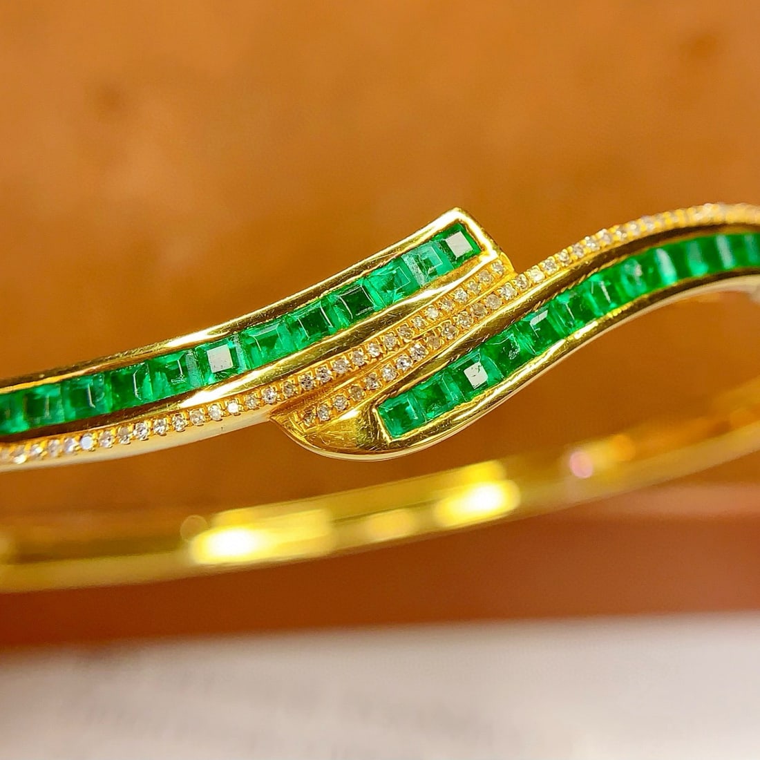 14k Gold 4 Ct Vivid Green Natural Emerald & Diamond Bangle - 2