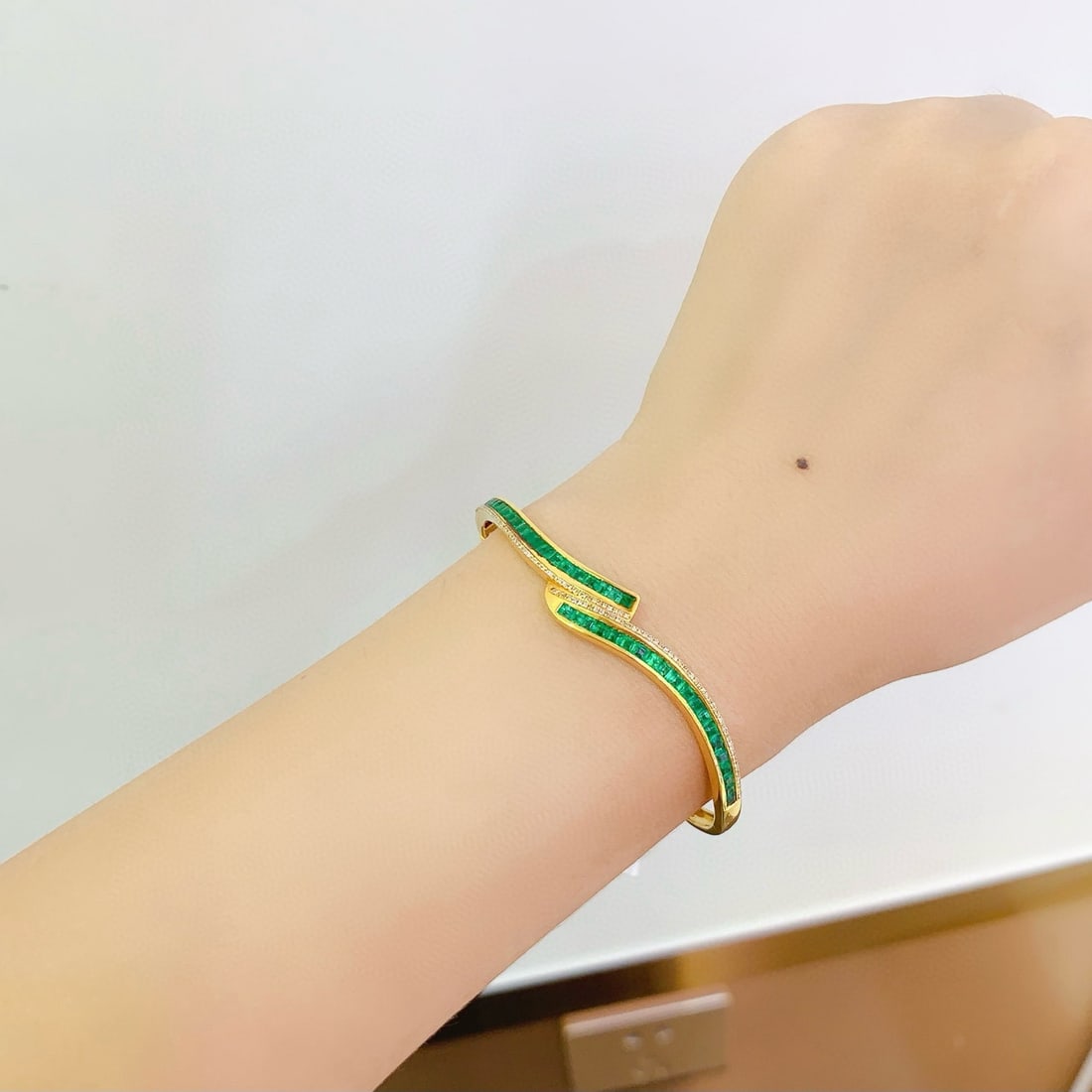 14k Gold 4 Ct Vivid Green Natural Emerald & Diamond Bangle - 6