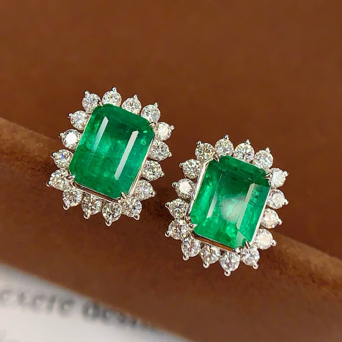 14k Gold 2.76 Ct Vivid Green Natural Emerald & Diamond Earrings - 6