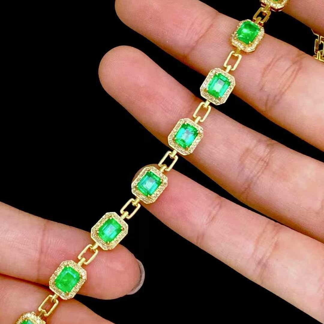 14k Gold 8.2 Ct Vivid Green Natural Emerald & Diamond Bracelet - 4