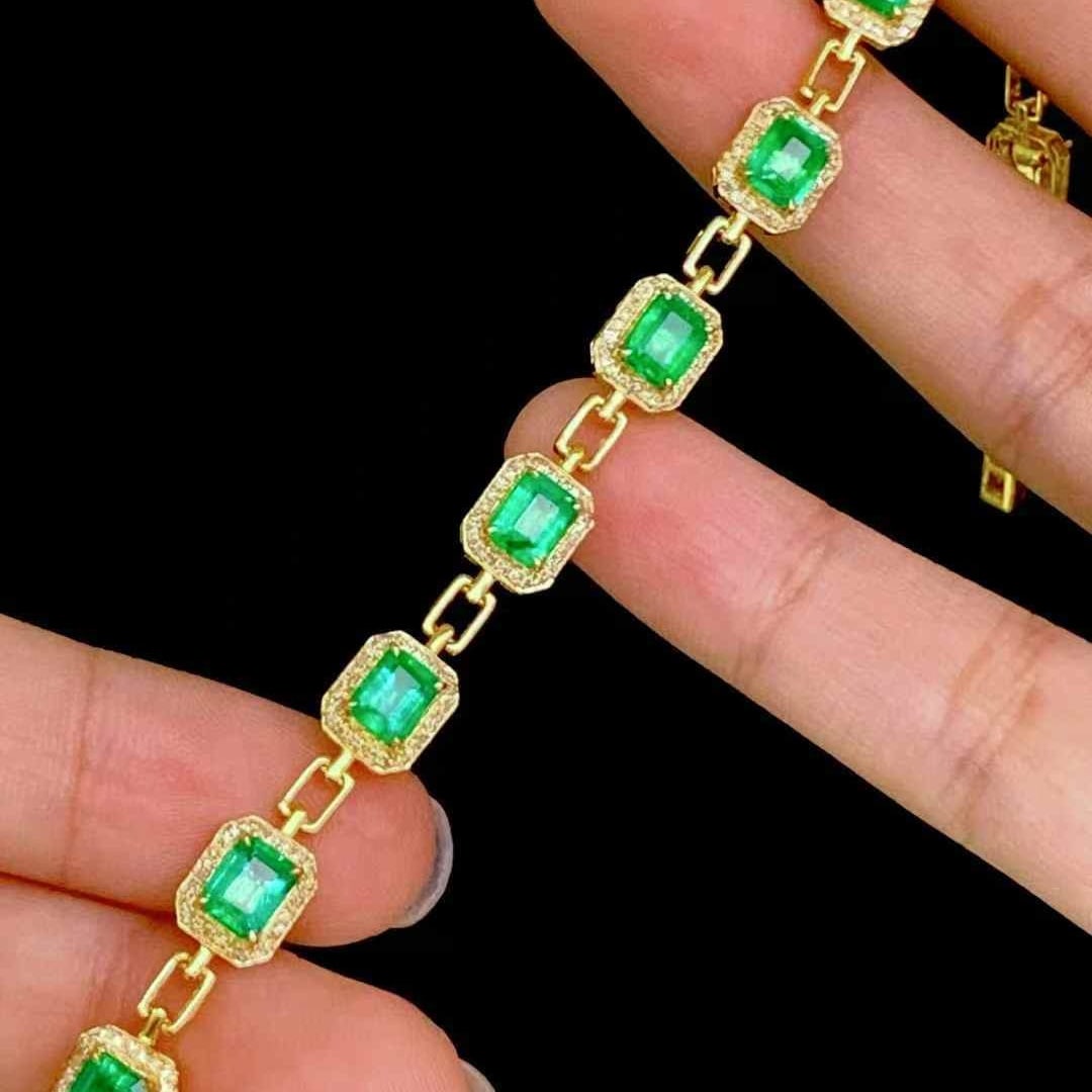 14k Gold 8.2 Ct Vivid Green Natural Emerald & Diamond Bracelet - 5