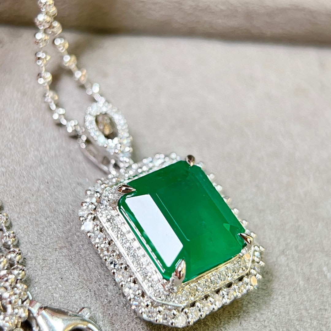 14k Gold 5.42 Ctw Vivid Green Natural Emerald & Diamond Pendant( Without Chain ) - 5