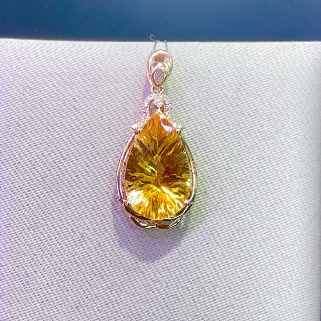 14k Gold 10.56 Ctw Natural Citrine & Diamond Pendant( Without Chain ): Ref:231067257 // gold content:14k gold // main gemstone:citrine // shape:pear // carat weight:10. 5ct // color:yellow // treatment:natural // // adjacent gemstone 2 : diamond // number of stones:19