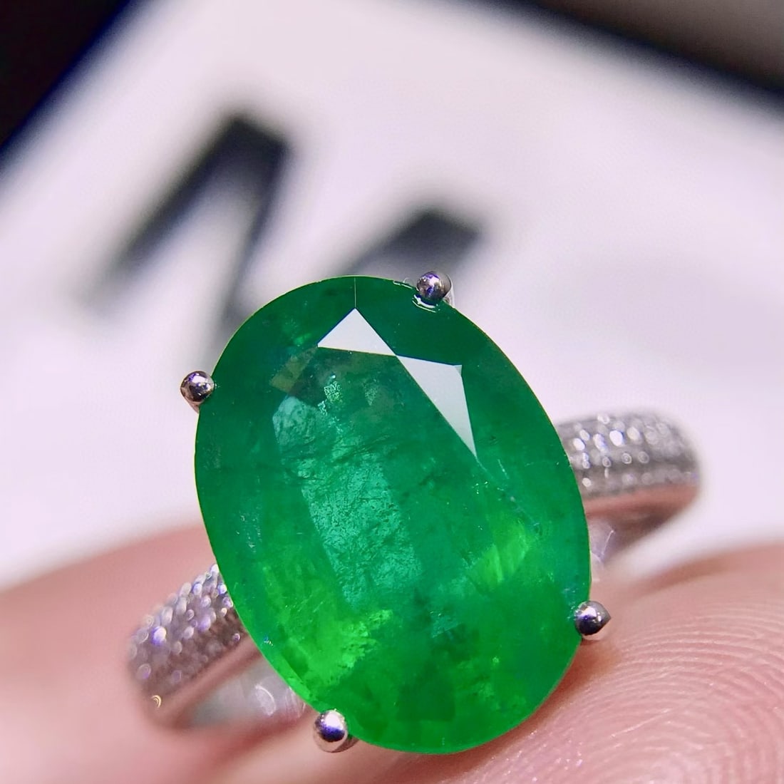 14k Gold 4.4 Ct Vivid Green Natural Emerald & Diamond Ring: Ref:231067259 // gold content:14k gold // ring size:7. 25us // // main gemstone:emerald // shape:oval // carat weight:4. 4ct // color:vivid green // treatment:natural // // adjacent gemstone 2 : diamo