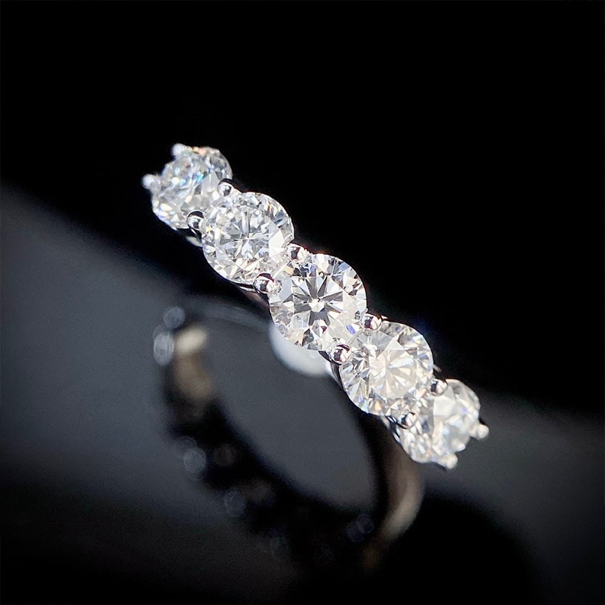 Gia Certified 14k Gold 1.50 Ct Natural E Si2 Round Diamond Ring: Ref:231068026 // gold content:14k gold // ring size:7. 25us // // main gemstone:diamond // certified:gia // shape:round // carat weight:1. 50ct // clarity grade:si2 // color:e // treatment:natural //