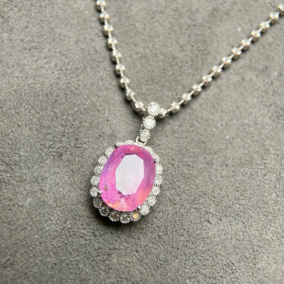 14k Gold 3.72 Ctw Natural Sapphire & Diamond Pendant( Without Chain ): Ref:231068033 // gold content:14k gold // main gemstone:sapphire // shape:oval // carat weight:3. 52ct // color:pink // treatment:natural // // adjacent gemstone 2 : diamond // shape:round // carat