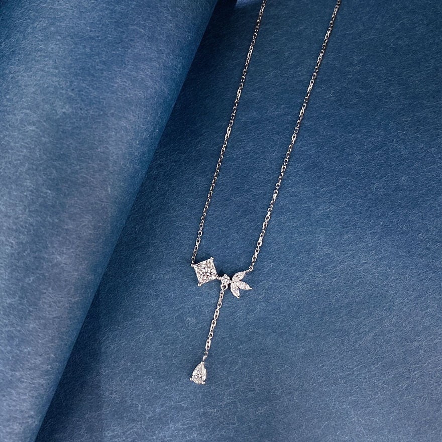 Gia Certified 14k Gold 0.5 Ct Natural F Vs2 Princess Diamond Necklace: Ref:231068041 // gold content:14k gold // main gemstone:diamond // certified:gia // shape:princess // carat weight:0. 5ct // clarity grade:vs2 // color:f // treatment:natural // // adjacent gemstone