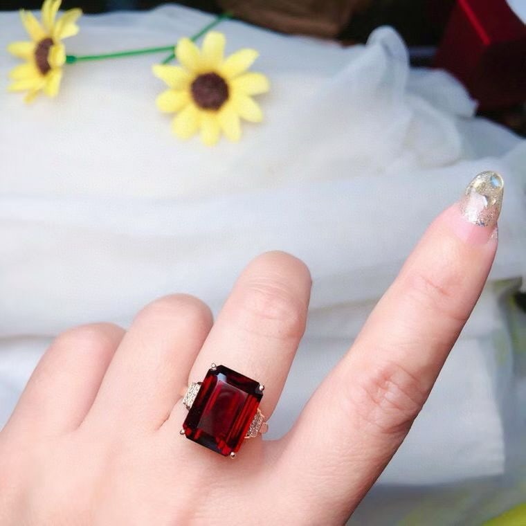 14k Gold 12.03 Ct Natural Garnet & Diamond Ring - 4