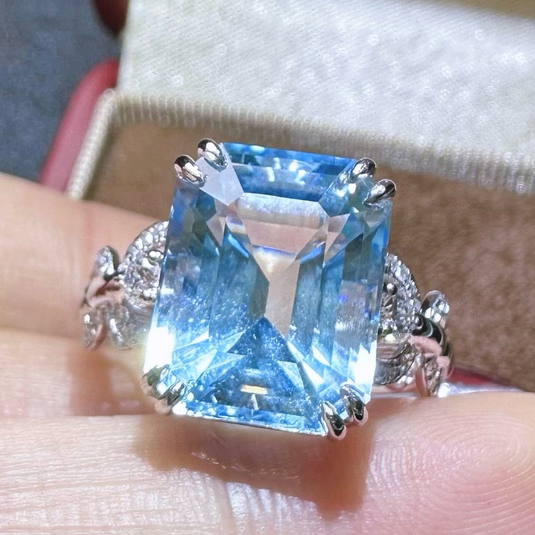 14k Gold 6.47 Ctw Natural Aquamarine & Diamond Ring - 3