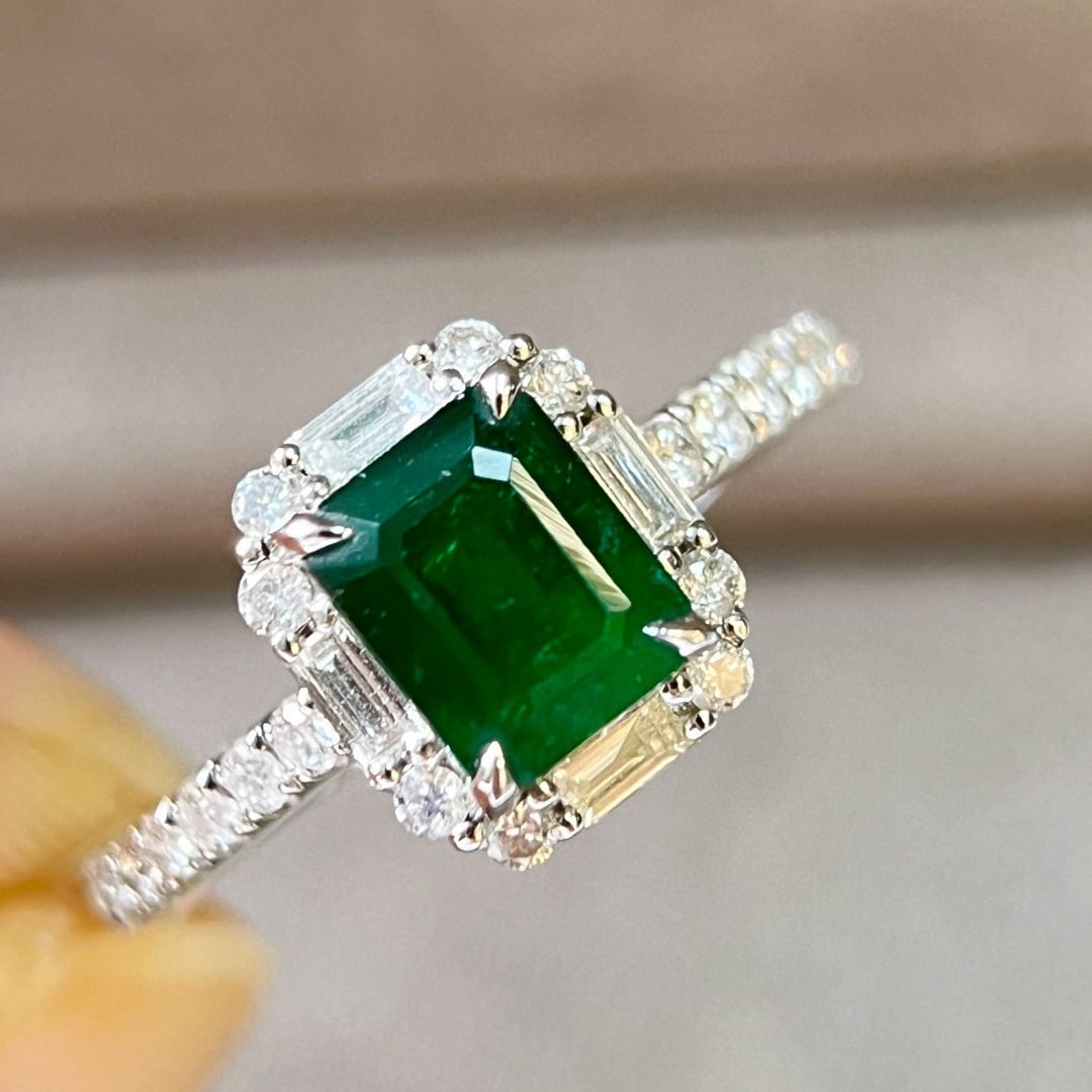 14k Gold 1.51 Ctw Vivid Green Natural Emerald & Diamond Ring: Ref:231068120 // gold content:14k gold // ring size:7. 25us // // main gemstone:emerald // shape:octagonal // carat weight:1. 08ct // color:vivid green // treatment:natural // // adjacent gemstone 2 :