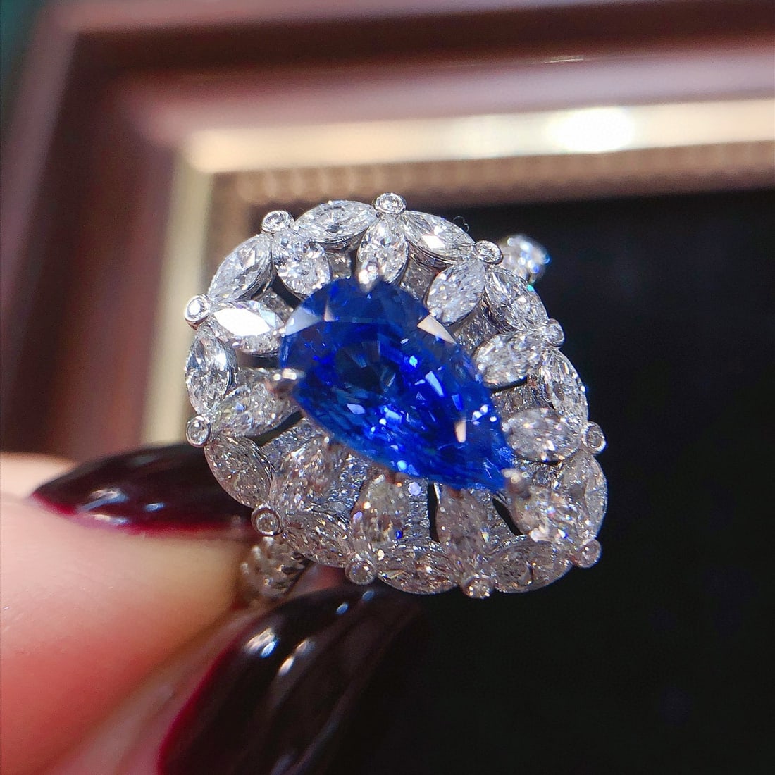 14k Gold 3.45 Ctw Natural Sapphire & Diamond Ring: Ref:231068138 // gold content:14k gold // ring size:7. 25us // // main gemstone:sapphire // shape:pear // carat weight:2. 09ct // color:cornflower blue // treatment:natural // // adjacent gemstone 2