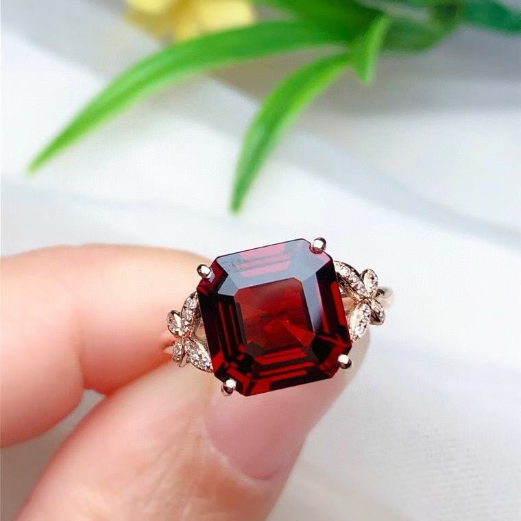 14k Gold 5.00 Ct Natural Garnet & Diamond Ring - 2