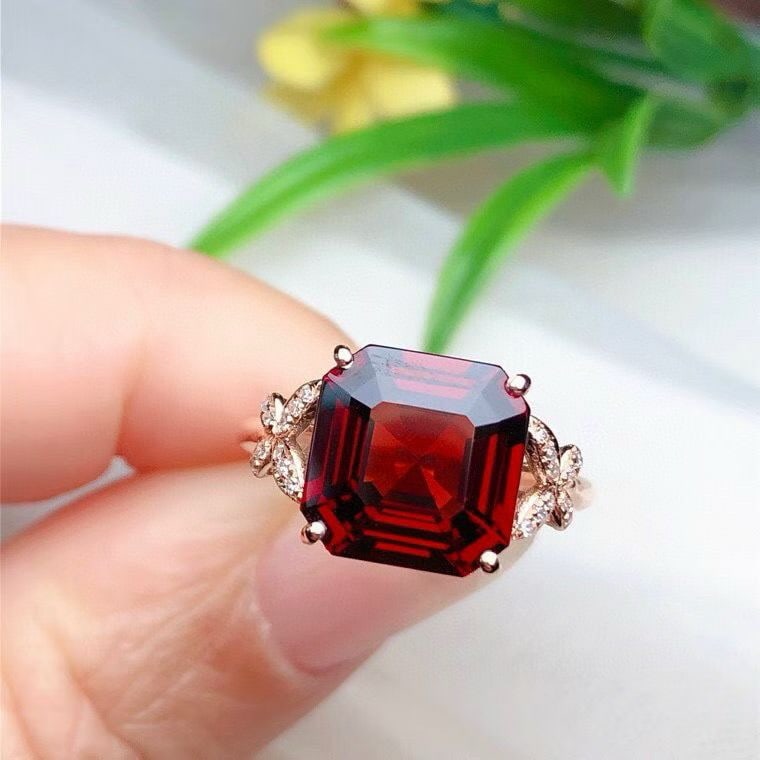 14k Gold 5.00 Ct Natural Garnet & Diamond Ring - 3