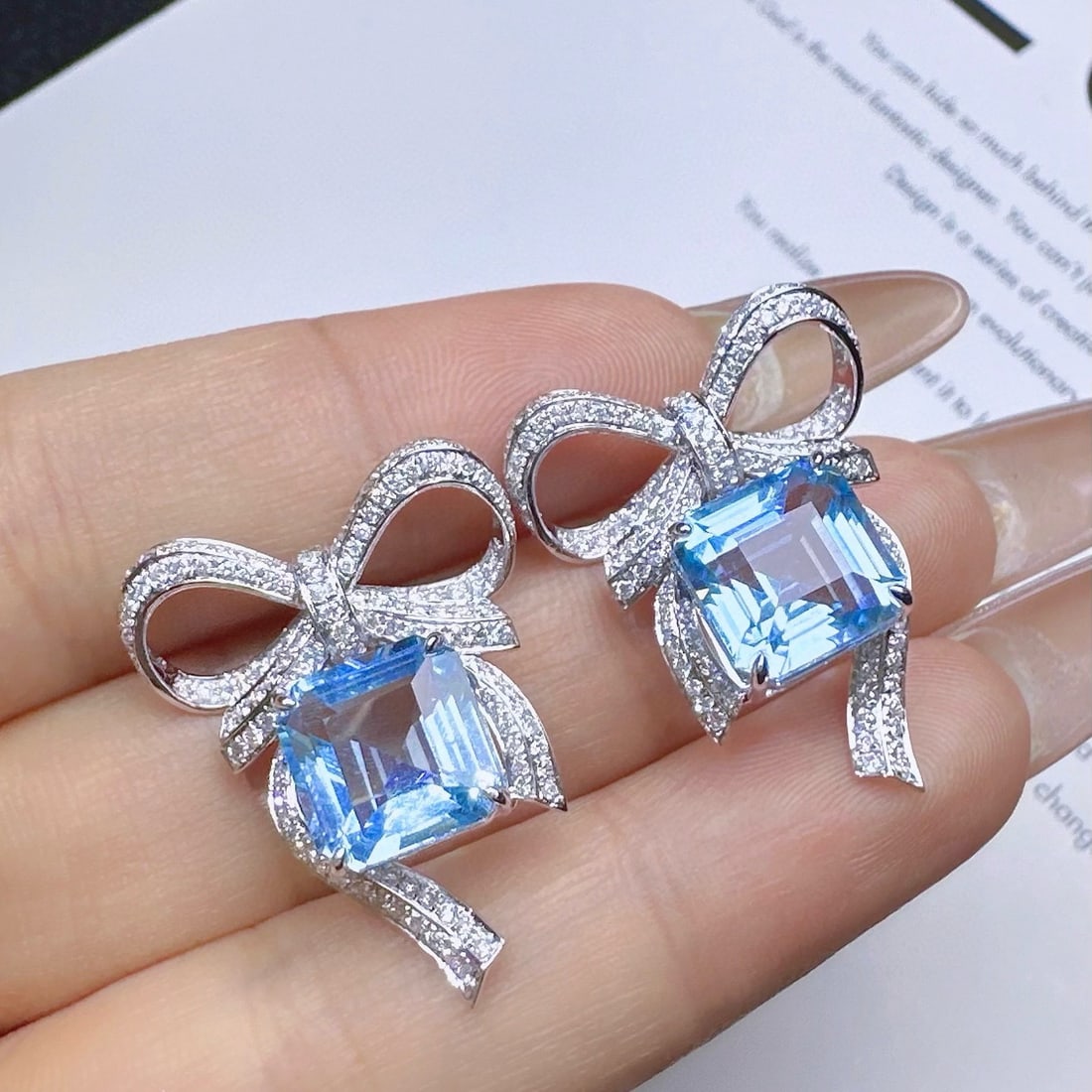 14k Gold 9.04 Ctw Natural Aquamarine & Diamond Earrings: Ref:231068142 // gold content:14k gold // main gemstone:aquamarine // shape:octagonal // carat weight:7. 98ct // color:santa maria color // treatment:natural // // adjacent gemstone 2 : diamond //