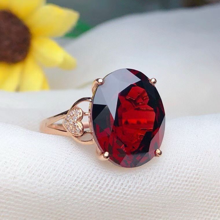 14k Gold 13.80 Ct Natural Garnet & Diamond Ring: Ref:231068144 // gold content:14k gold // ring size:7. 25us // // main gemstone:garnet // shape:oval // carat weight:13. 80ct // color:red // treatment:natural // // adjacent gemstone 2 : diamond //