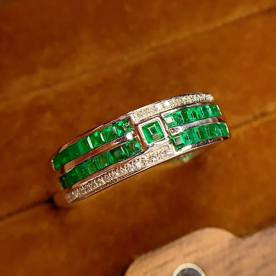 14k Gold 1 Ct Vivid Green Natural Emerald & Diamond Ring - 3