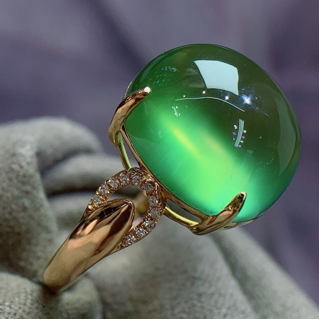 14k Gold 11.24 Ct Natural Prehnite & Diamond Ring: Ref:231068177 // gold content:14k gold // ring size:7. 25us // // main gemstone:prehnite // shape:oval // carat weight:11. 24ct // color:green // treatment:natural // // adjacent gemstone 2 : diamond 