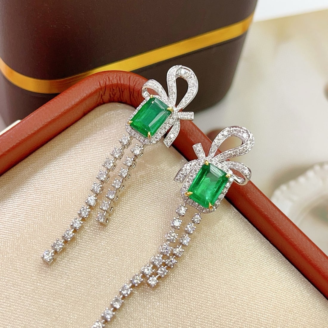 14k Gold 2.30 Ct Vivid Green Natural Emerald & Diamond Earrings: Ref:231068210 // gold content:14k gold // main gemstone:emerald // shape:octagonal // carat weight:2. 30ct // color:vivid green // treatment:natural // // adjacent gemstone 2 : diamond // number of st