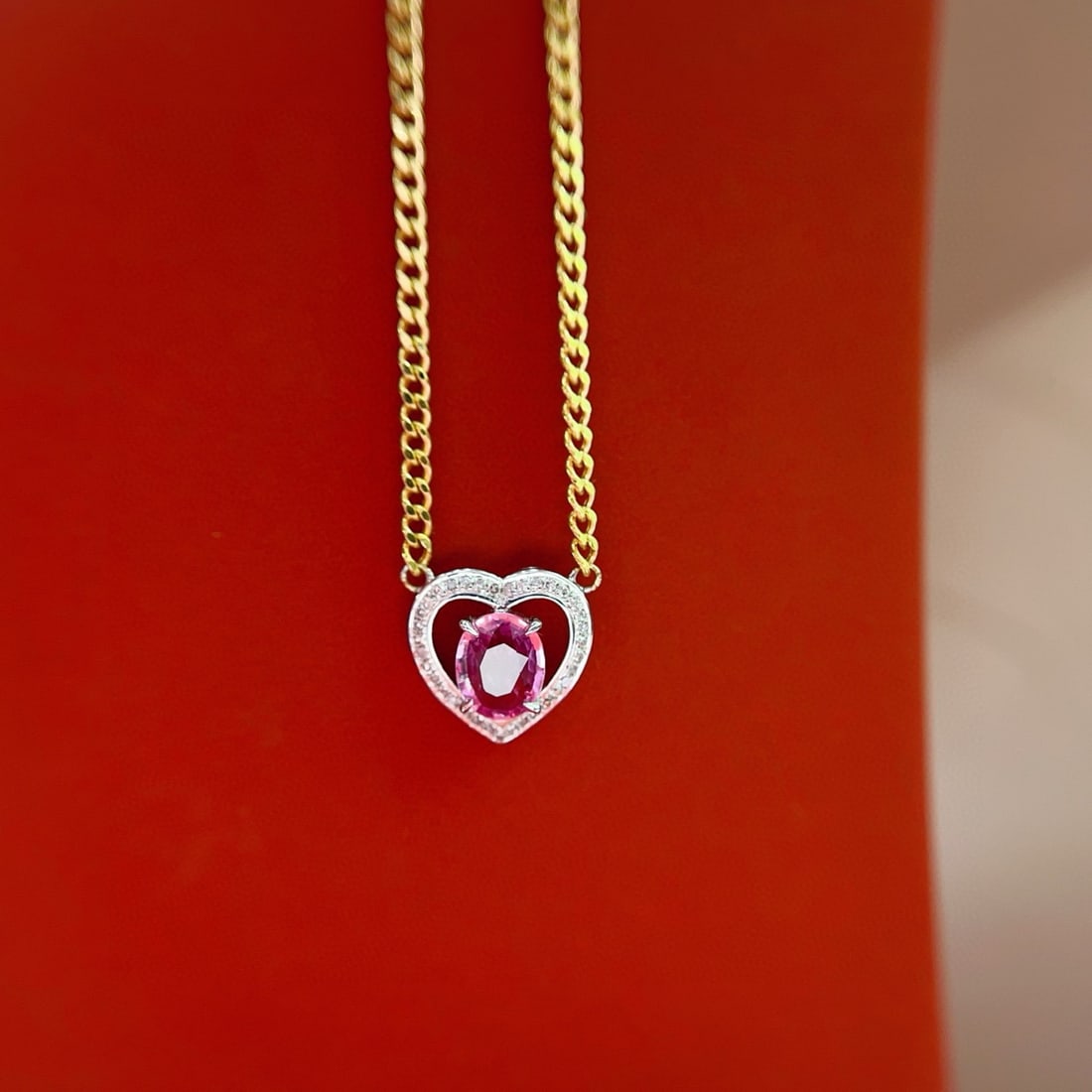 14k Gold 0.80 Ct Natural Padparadscha Sapphire & Diamond Necklace: Ref:231068214 // gold content:14k gold // main gemstone:padparadscha sapphire // shape:oval // carat weight:0. 80ct // color:orangish pink // treatment:natural // // adjacent gemstone 2 : diamond //