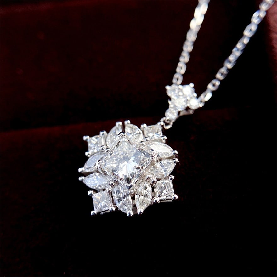 14k Gold 0.50 Ct Natural F Diamond Necklace: Ref:231068250 // gold content:14k gold // main gemstone:diamond // shape:princess // carat weight:0. 50ct // clarity grade:si1 // color:f // treatment:natural // // adjacent gemstone 2 : diamond //