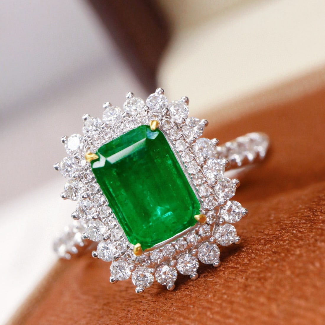 14k Gold 1.53 Ctw Vivid Green Natural Emerald & Diamond Ring - 2