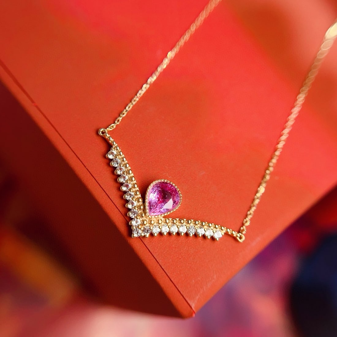 14k Gold 0.70 Ct Natural Padparadscha Sapphire & Sapphire Necklace: Ref:231068306 // gold content:14k gold // main gemstone:padparadscha sapphire // shape:pear // carat weight:0. 70ct // color:orangish pink // treatment:natural // // adjacent gemstone 2 : sapphire //
