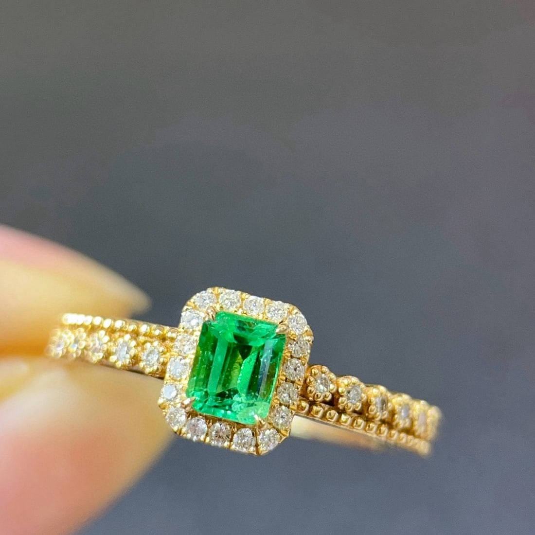 14k Gold 0.63 Ctw Natural Emerald & Diamond Ring - 2