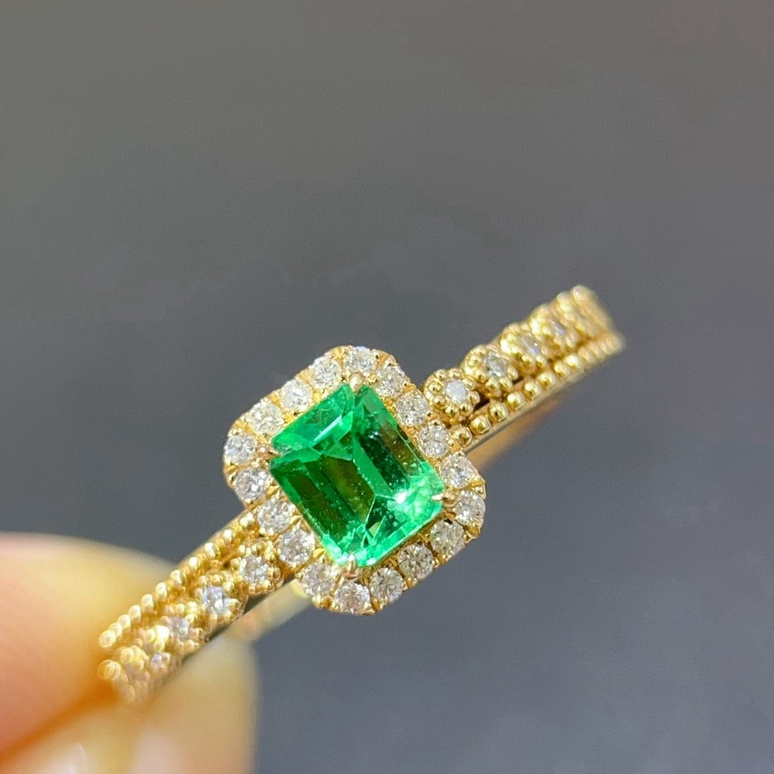 14k Gold 0.63 Ctw Natural Emerald & Diamond Ring - 3