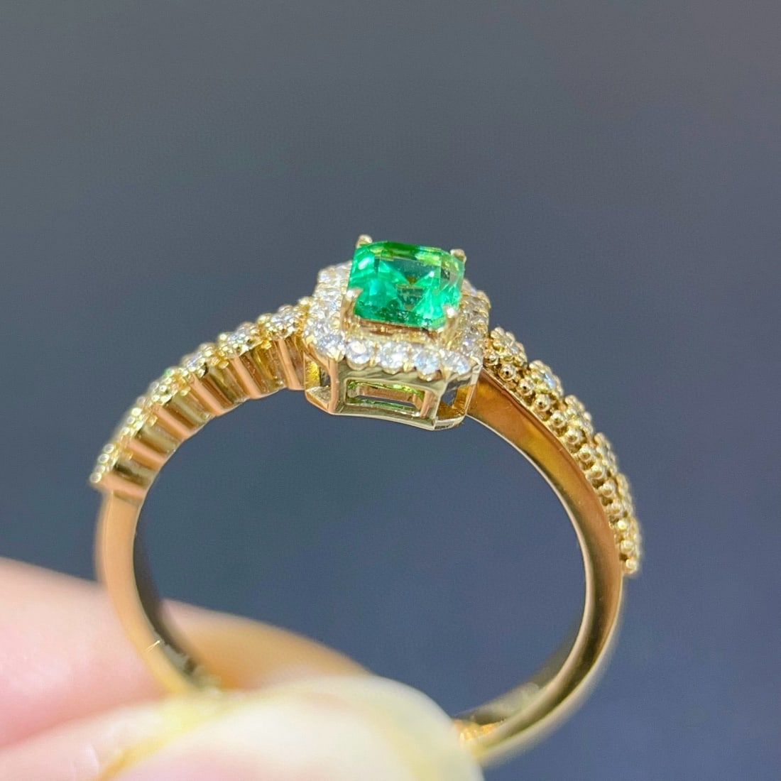 14k Gold 0.63 Ctw Natural Emerald & Diamond Ring - 4
