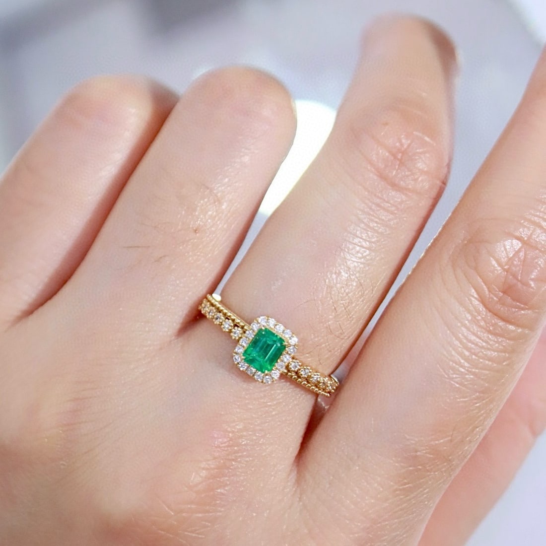 14k Gold 0.63 Ctw Natural Emerald & Diamond Ring - 5