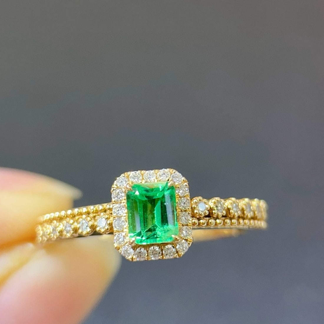 14k Gold 0.63 Ctw Natural Emerald & Diamond Ring - 7