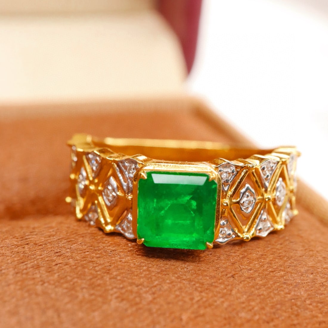 14k Gold 1.09 Ctw Vivid Green Natural Emerald & Diamond Ring - 4