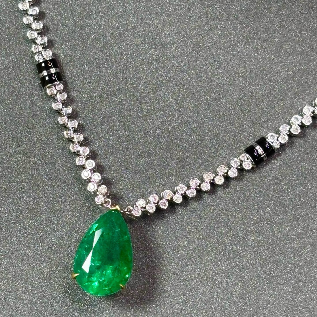 14k Gold 4.78 Ct Vivid Green Natural Emerald & Diamond Necklace - 3