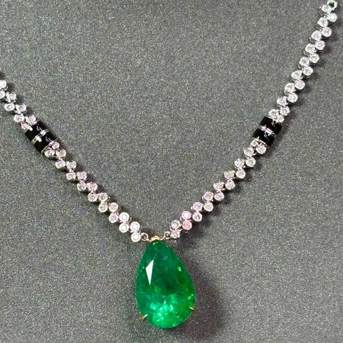 14k Gold 4.78 Ct Vivid Green Natural Emerald & Diamond Necklace - 4