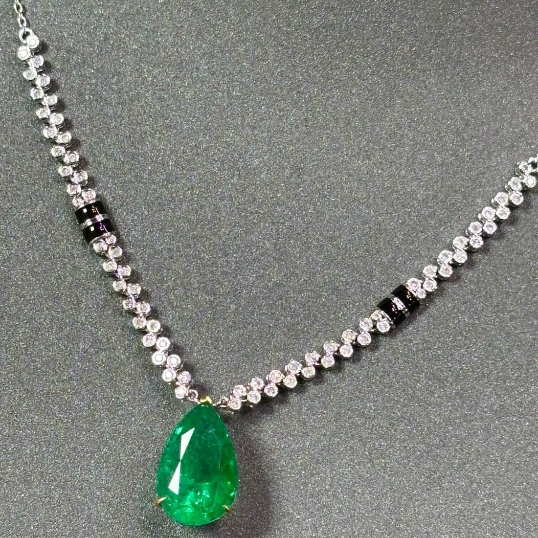 14k Gold 4.78 Ct Vivid Green Natural Emerald & Diamond Necklace - 5