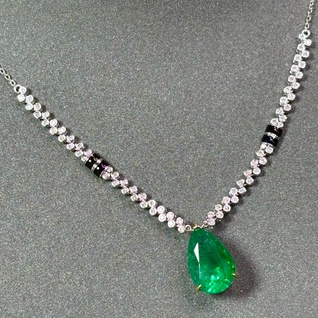 14k Gold 4.78 Ct Vivid Green Natural Emerald & Diamond Necklace - 6