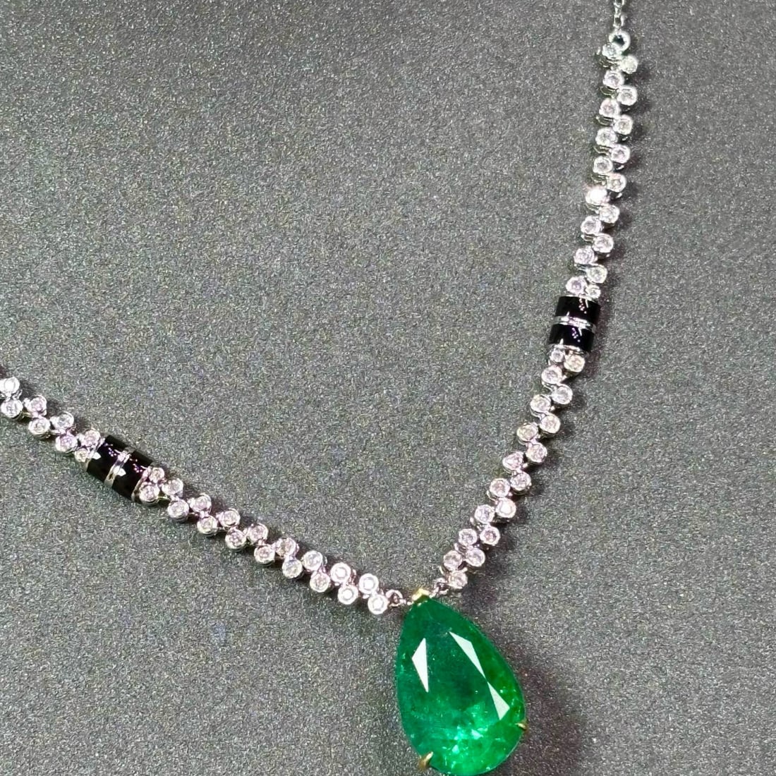 14k Gold 4.78 Ct Vivid Green Natural Emerald & Diamond Necklace - 7