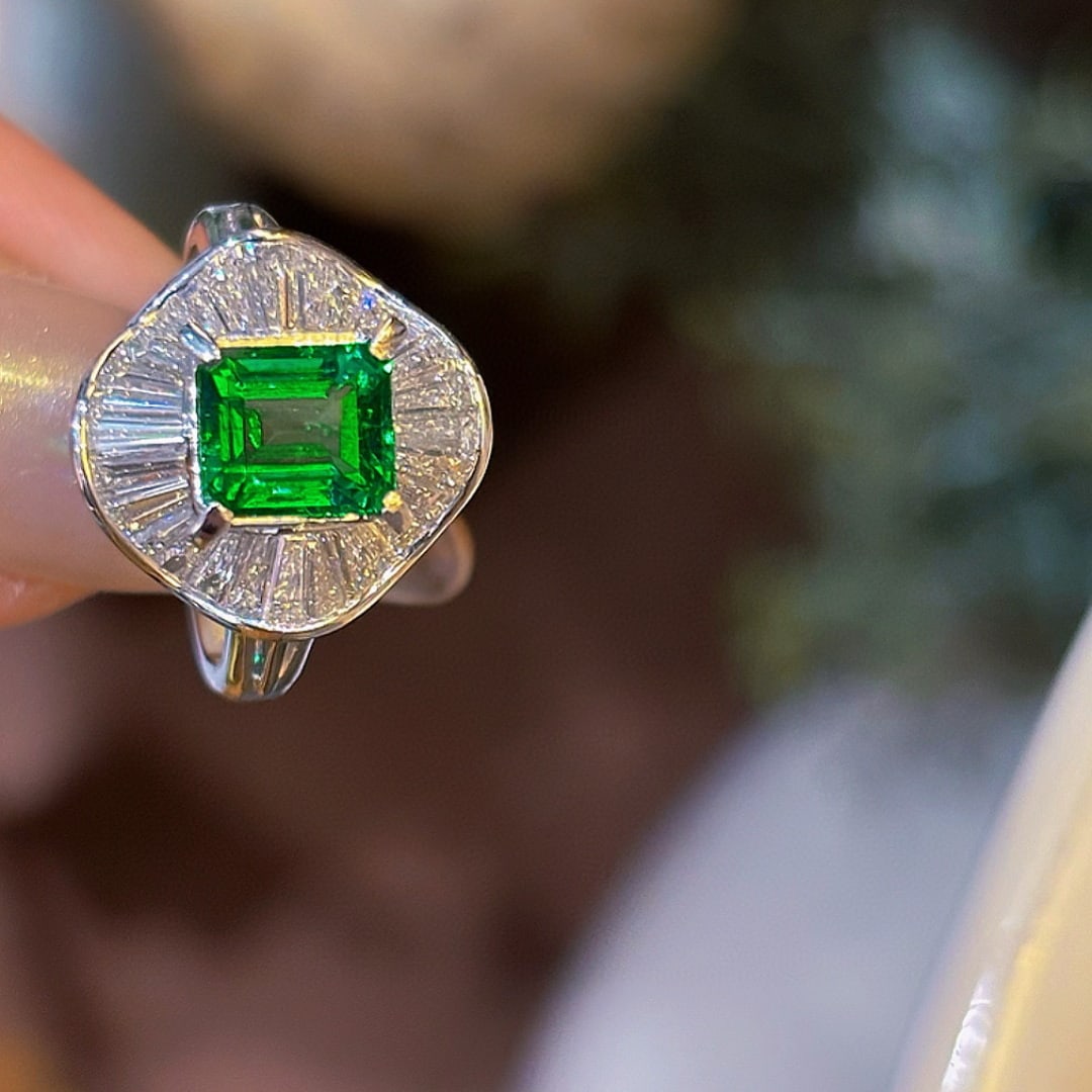 14k Gold 2.40 Ctw Vivid Green Natural Emerald & Diamond Ring: Ref:231068343 // gold content:14k gold // ring size:7. 25us // // main gemstone:emerald // shape:octagonal // carat weight:1. 31ct // color:vivid green // treatment:natural // // adjacent gemstone 2 :
