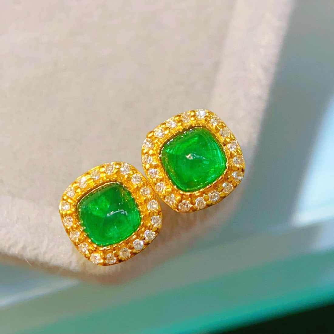14k Gold 0.6 Ct Vivid Green Natural Emerald & Diamond Earrings - 2