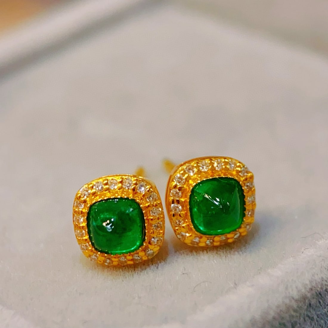 14k Gold 0.6 Ct Vivid Green Natural Emerald & Diamond Earrings - 6