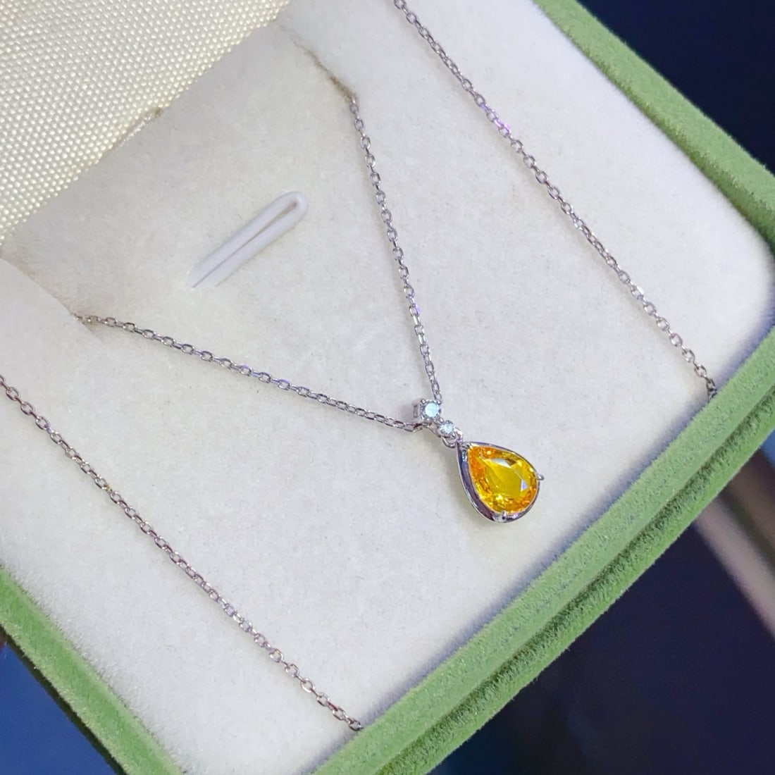 14k Gold 0.94 Ctw Natural Sapphire & Diamond Necklace: Ref:231068376 // gold content:14k gold // main gemstone:sapphire // shape:pear // carat weight:0. 9ct // color:yellow // treatment:natural // // adjacent gemstone 2 : diamond // number of stones:2 //