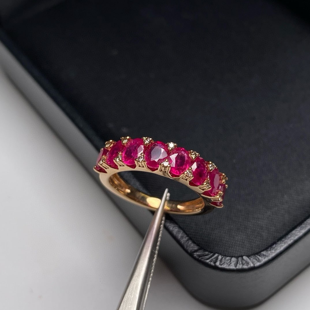 14k Gold 2.27 Ctw Natural Ruby & Diamond Ring: Ref:231068388 // gold content:14k gold // ring size:7. 25us // // main gemstone:ruby // shape:oval // carat weight:2. 20ct // color:red // treatment:natural // // adjacent gemstone 2 : diamond // shap