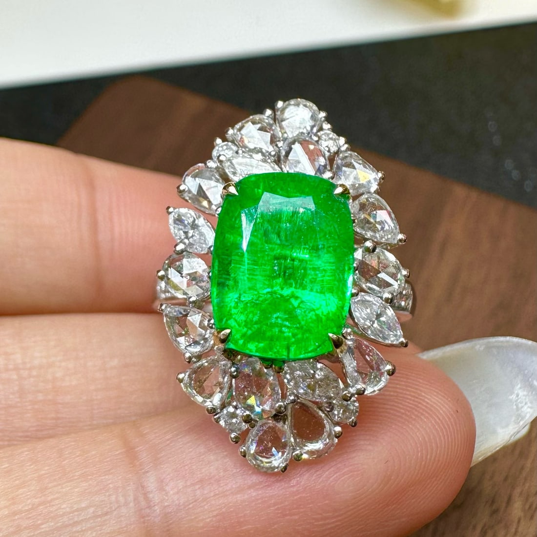 14k Gold 3.61 Ct Vivid Green Natural Emerald & Sapphire & Diamond Ring: Ref:231068395 // gold content:14k gold // ring size:7. 25us // // main gemstone:emerald // shape:cushion // carat weight:3. 61ct // color:vivid green // treatment:natural // // adjacent gemstone 2 :