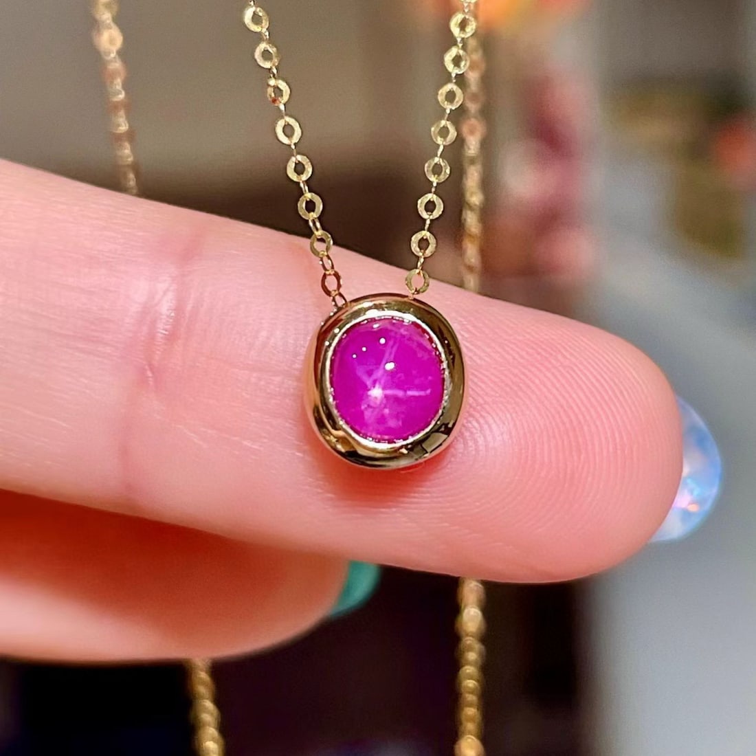 14k Gold 0.91 Ct Natural Star Ruby Necklace: Ref:231068398 // gold content:14k gold // main gemstone:star ruby // shape:oval // carat weight:0. 91ct // color:red // treatment:natural // Condition: New Low Estimate: 2200.00 High Estimate: 3300.00