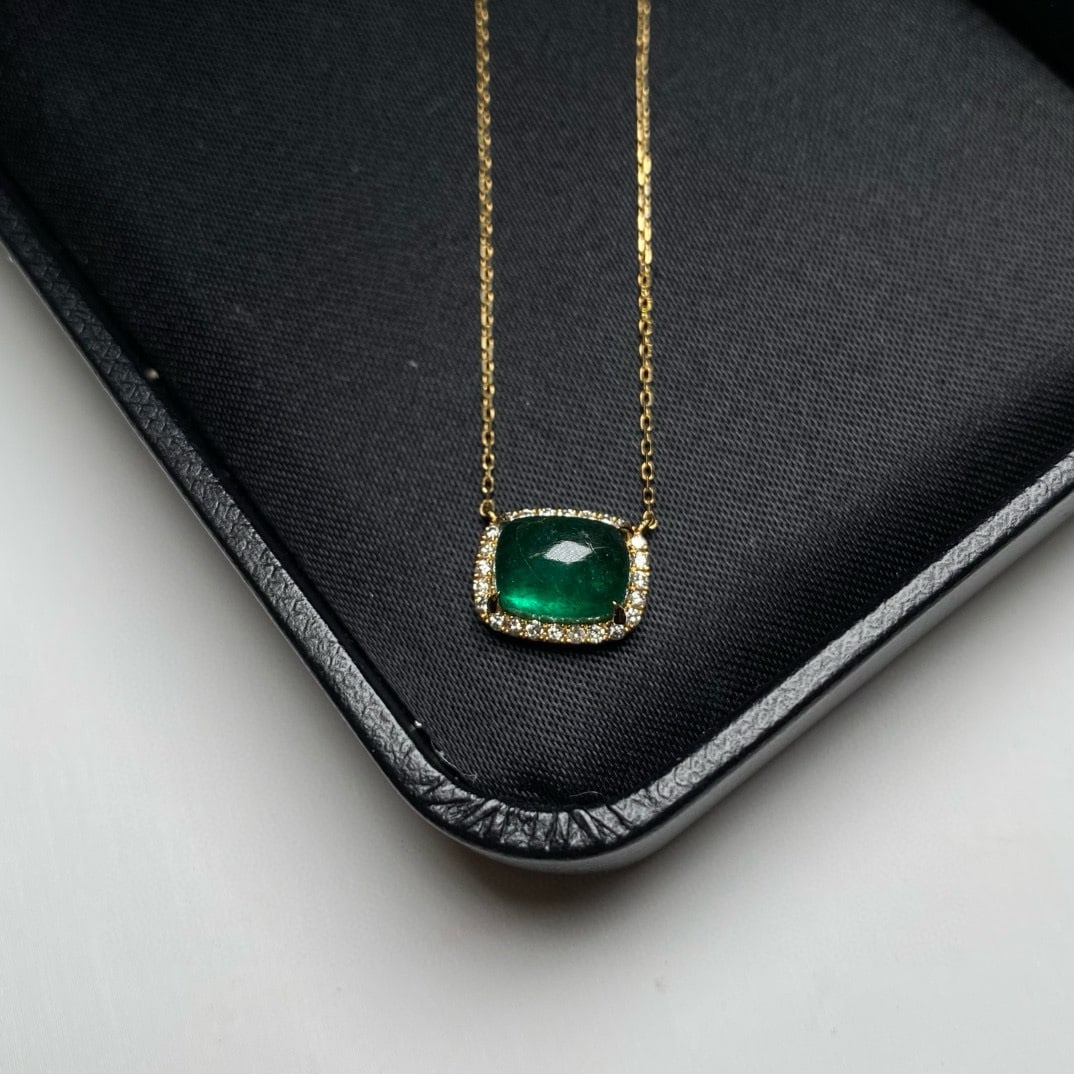 14k Gold 2.62 Ctw Vivid Green Natural Emerald & Diamond Necklace: Ref:231068411 // gold content:14k gold // main gemstone:emerald // shape:cushion // carat weight:2. 50ct // color:vivid green // treatment:natural // // adjacent gemstone 2 : diamond // shape:round