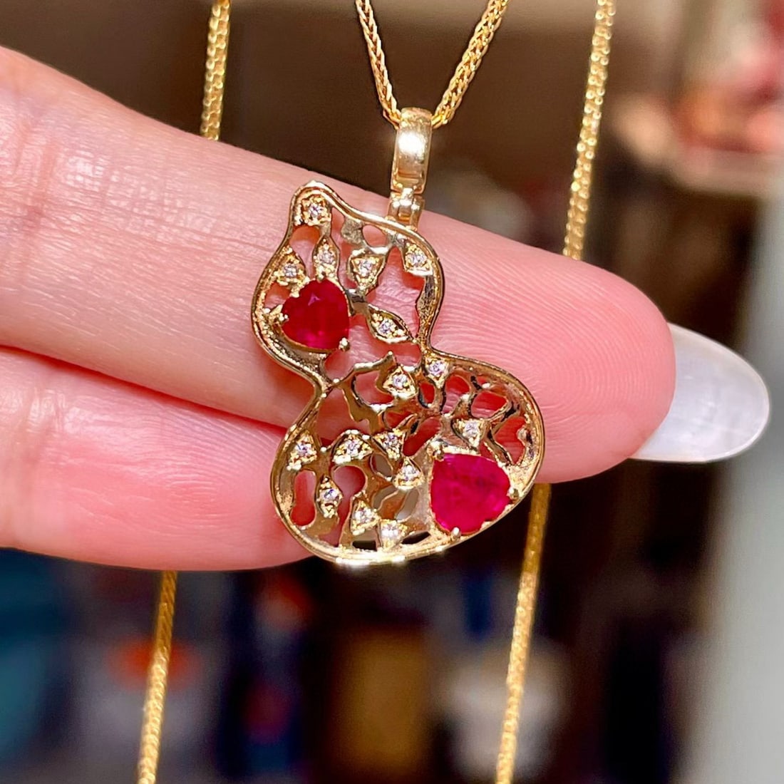 14k Gold 0.58 Ct Natural Ruby & Diamond Pendant( Without Chain ): Ref:231068436 // gold content:14k gold // main gemstone:ruby // shape:heart // carat weight:0. 58ct // color:red // treatment:natural // // adjacent gemstone 2 : diamond // shape:round // clarity