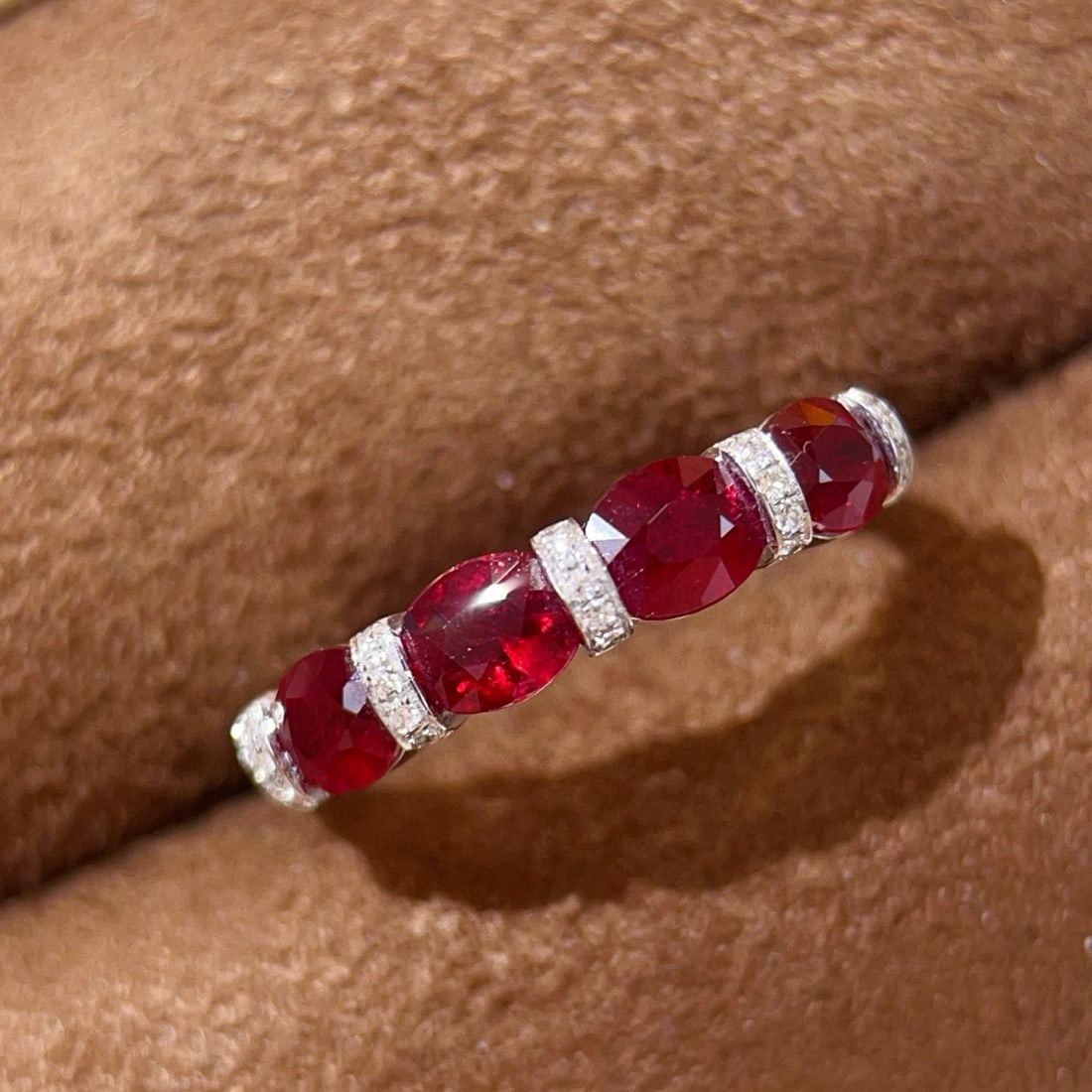 14k Gold 1.86 Ctw Vivid Red Natural Ruby & Diamond Ring: Ref:231068447 // gold content:14k gold // ring size:7. 25us // // main gemstone:ruby // shape:oval // carat weight:1. 80ct // color:vivid red // treatment:natural // // adjacent gemstone 2 : diamond